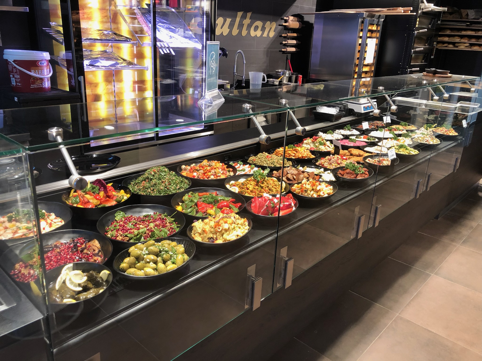 Meze und Salate zur direkten Menüauswahl