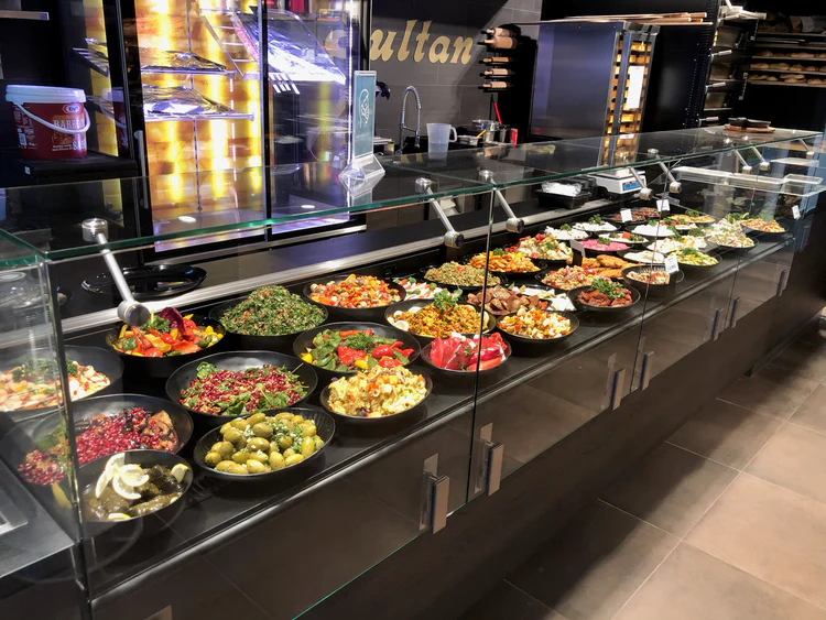 Auswahl türkischer und mediterraner Vorspeisen bei Sultan Catering