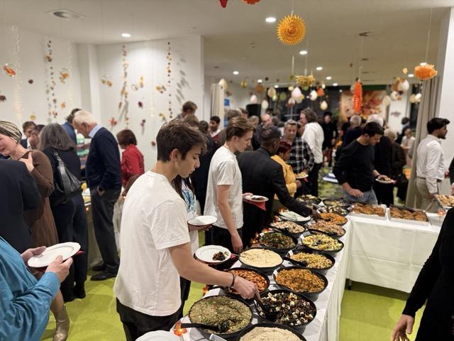 Familienfeier mit einem langen Sultan Buffet