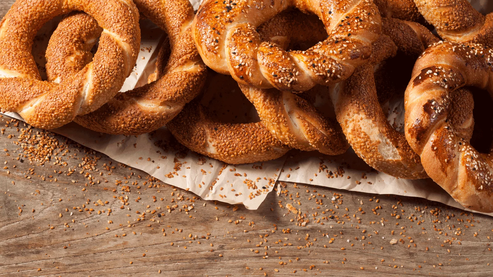 Simit mit Gouda Käse oben