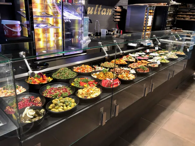 Meze und Salate zur direkten Menüauswahl
